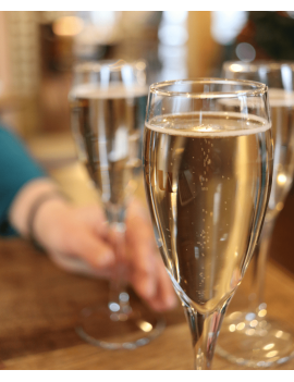 Apéritif à Là-Haut Sur La Colline